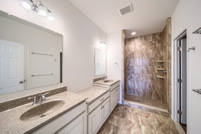 Venetian Bath. Caspian Home with 3 Bedrooms