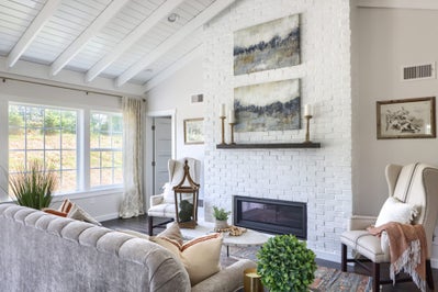 Family Room. Crestwood Home with 3 Bedrooms