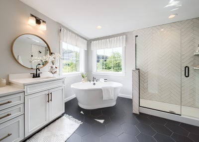 Serenity Bath. Lachlan Home with 4 Bedrooms