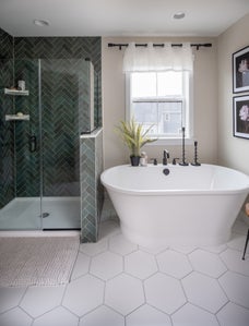 Serenity Bath. Hayward Home with 3 Bedrooms