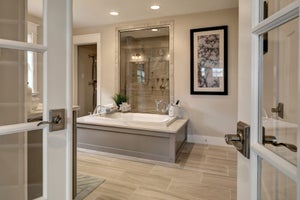 Venetian Bath. Douglassville, PA New Homes